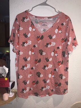EVRI Coral Floral V-Neck Short Sleeve Tee